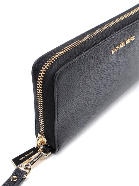 michael michael kors jet set travel tech continental wallet|Michael Kors continental wristlet.